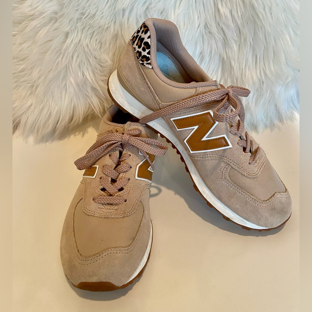 New Balance Women’s 574 V2 Animal Print Sneaker in color Mindful, size 11.5 - Picture 5 of 11